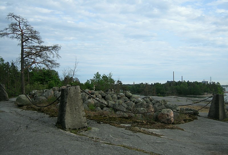 File:Grave from the Bronze Age in Helsinki (Pronssikausi hauta).jpg