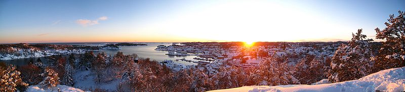 File:Grimstad panoramic taken as the sun sets from Binabben.jpg