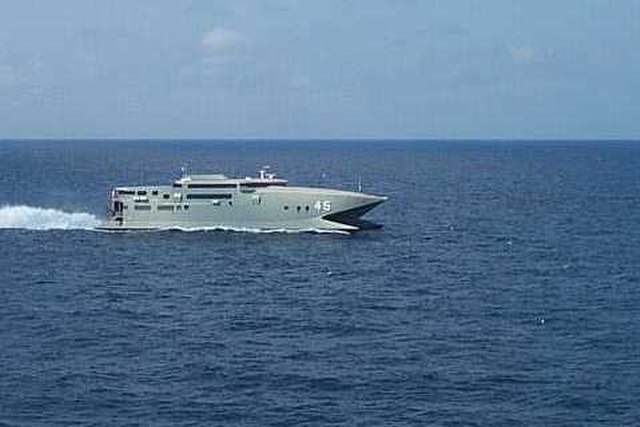 HMAS Jervis Bay in 2000