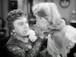 L'actriz estausunidense Josephine Hull, en una scena d'a cinta Harvey (1950).