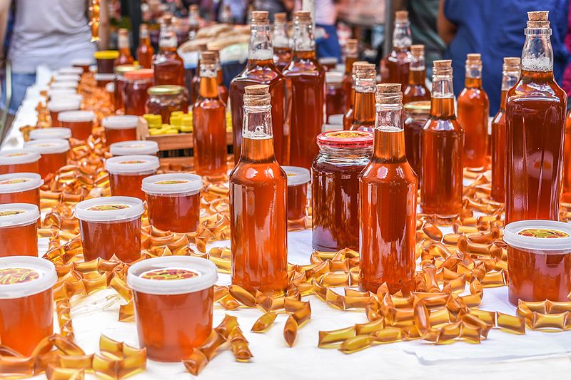 File:Honey in Saúde street weekend market, São Paulo, Brazil.jpg