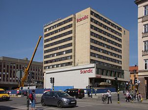 Hotellet Scandic Continental Stockholm, 2011. Byggnaden revs 2013. Den lägre byggnadsdelen mot Vasagatan i bildens förgrund hade rivits innan bilden togs.