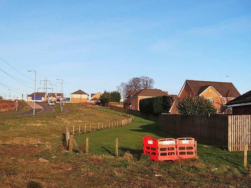 File:Housing development at Ellismuir Park near Baillieston (geograph 7117319).jpg