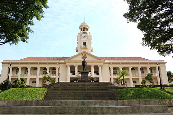 Hwa Chong Institution was one of the first four schools in Singapore to offer an Integrated Programme.