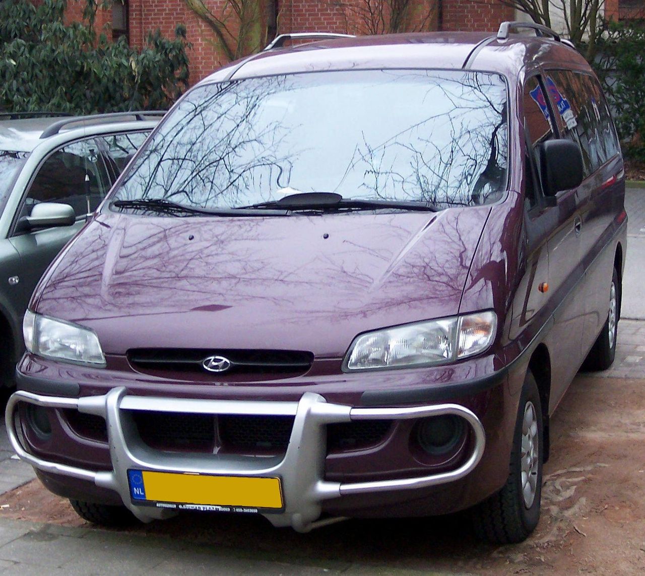 Image of Hyundai H1 Bus v purple