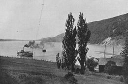 Pasajeros de un vapor en el lago Bras d'Or, cerca de Nueva Campbellton, ca 1903.