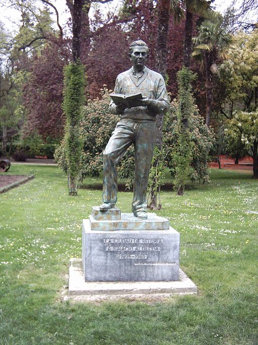 Ignacio aldecoa (estatua)