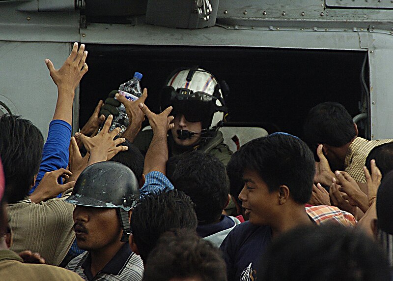 File:Indonesians swarming around a US Navy helicopter delivering food and water - Defense.gov News Photo 050106-N-6817C-448.jpg