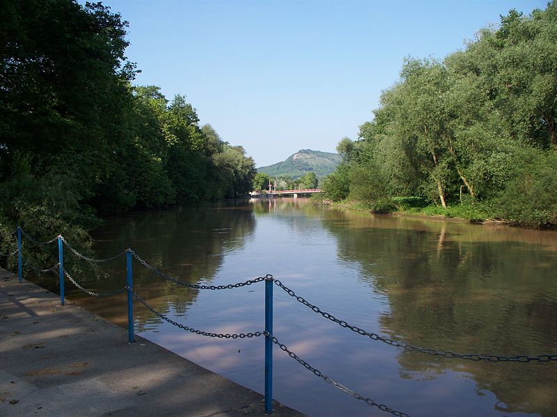 File:Jenzig vom Paradiespark 2008.jpg