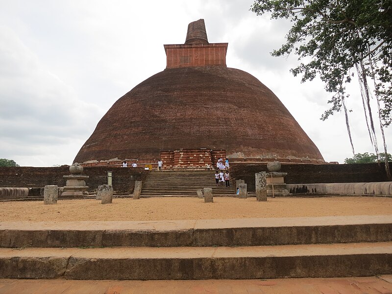 File:Jethawanaramaya Stupa view3.jpg