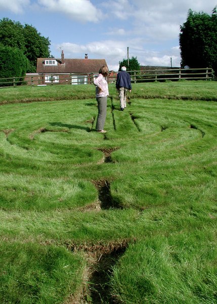 File:Julian's Bower, Alkborough - geograph.org.uk - 476723.jpg