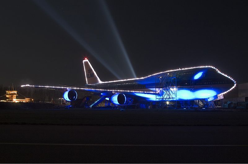 File:KLM Boeing 747-300 Xmas lights KRS.jpg