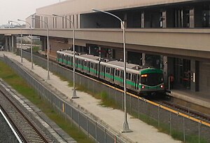 Dailiao İstasyonu'nda Kaohsiung MRT treni 20081101.jpg