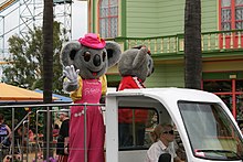 Kenny and Belinda in 2007. Kenny and Belinda at Dreamworld.jpg