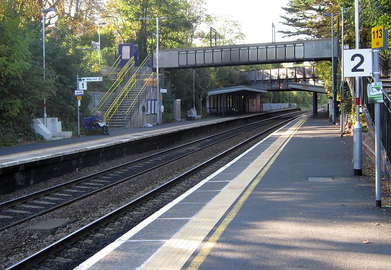 File:Keynsham railway station platforms.JPG