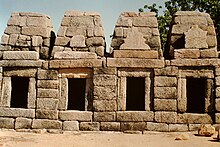 Shrine cells Khajuraho,Chausath-Yogini-Tempel2.jpg