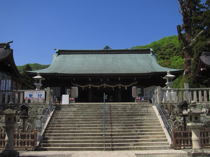 File:Kibitsuhiko-jinja haiden.JPG