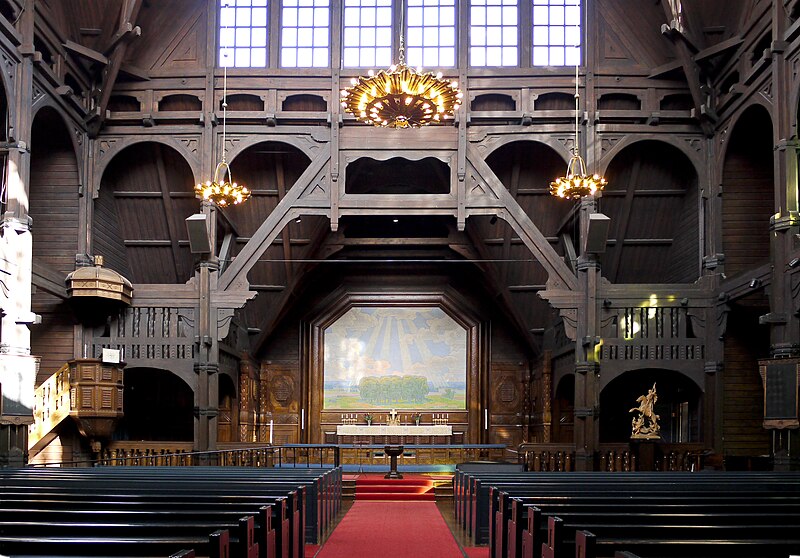 File:Kiruna kyrka nave-altar.jpg