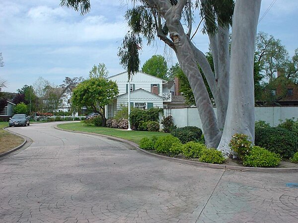 La Linda Drive looking North West from the entrance.