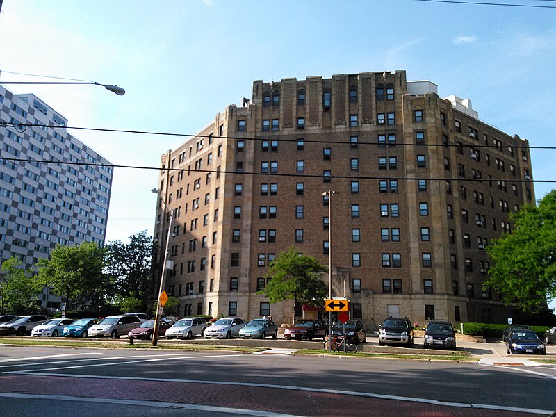 File:Lake Shore Towers in Lakewood.jpg