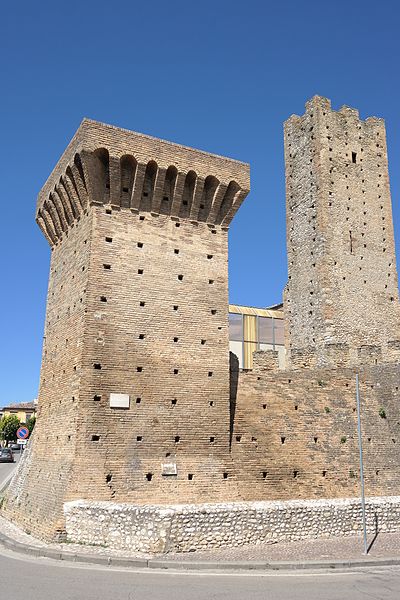 File:Lanciano - Torri Montanare.jpg