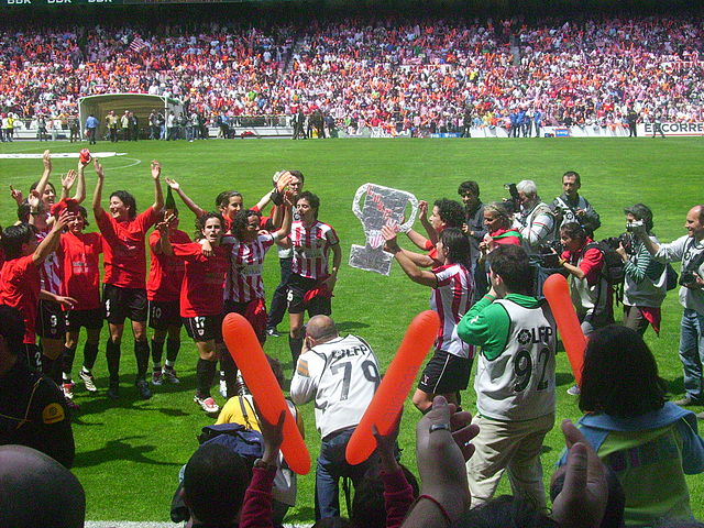 Athletic players celebrating the team's fourth championship on 6 May 2007 at San Mamés.