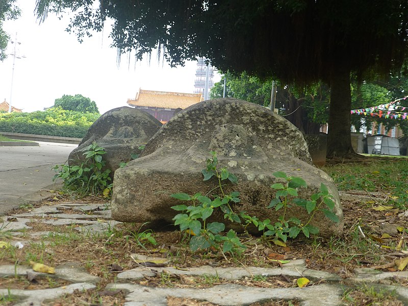 File:Leizhou - Sanyuan Pagoda Park - stone turtles - P1580892.jpg