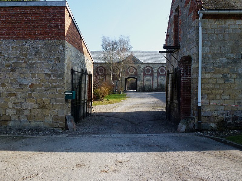 File:Les Rues-des-Vignes Abbaye de Vaucelles.jpg