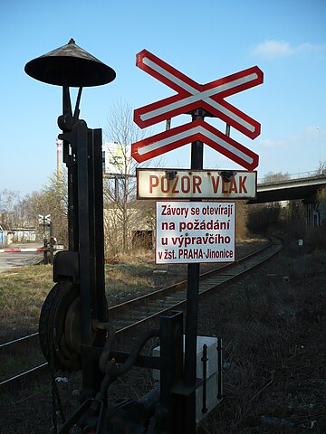 File Level Crossing In Jinonice With Boom Barrier Permanently Down Sign Jpg Wikipedia