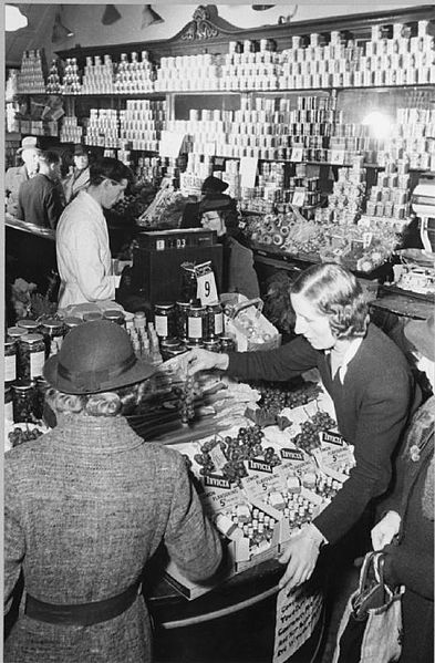 File:London Carries On- Shopping in Wartime London, 1942 D6575.jpg