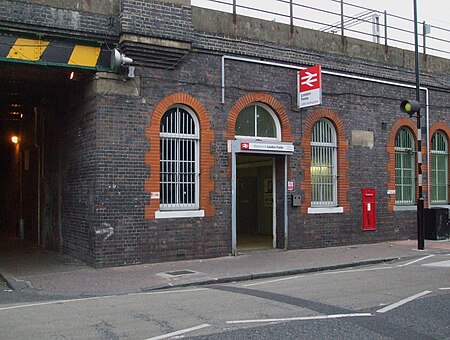 London Fields stn entrance