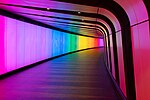 Miniatuur voor Bestand:London King's Cross rainbow light tunnel - 2023-06-25.jpg