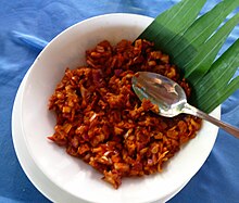 Lunumiris in a white serving dish Lunu miris-Sri Lanka.jpg