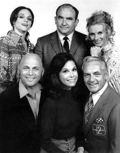 Cast of The Mary Tyler Moore Show in 1970, with Asner in center rear