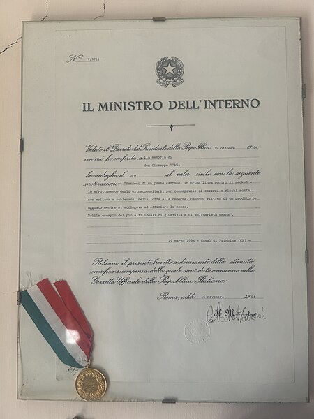 File:Medaglia d'oro al valor civile Giuseppe Diana.jpg