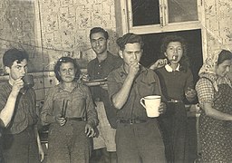 Membre de l'association de jeunesse Gordonia en 1940, avant l'obligation de s'installer dans le ghetto