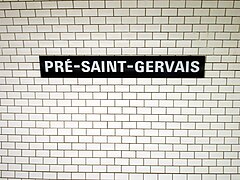 Plaque de la station Pré-Saint-Gervais du métro de Paris.