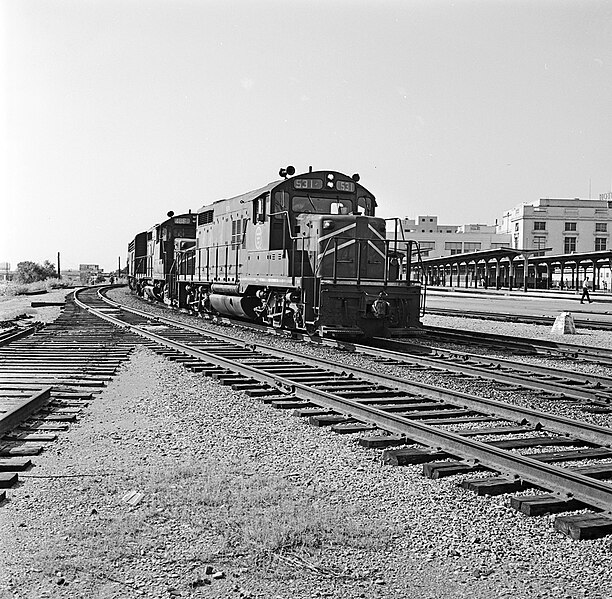 File:Missouri Pacific, Diesel Electric Road Switchers Nos. 531 and 486 (20627777476).jpg