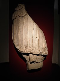 Morceau d'une statue cuirassée (musée Saint-Raymond, Ier siècle).