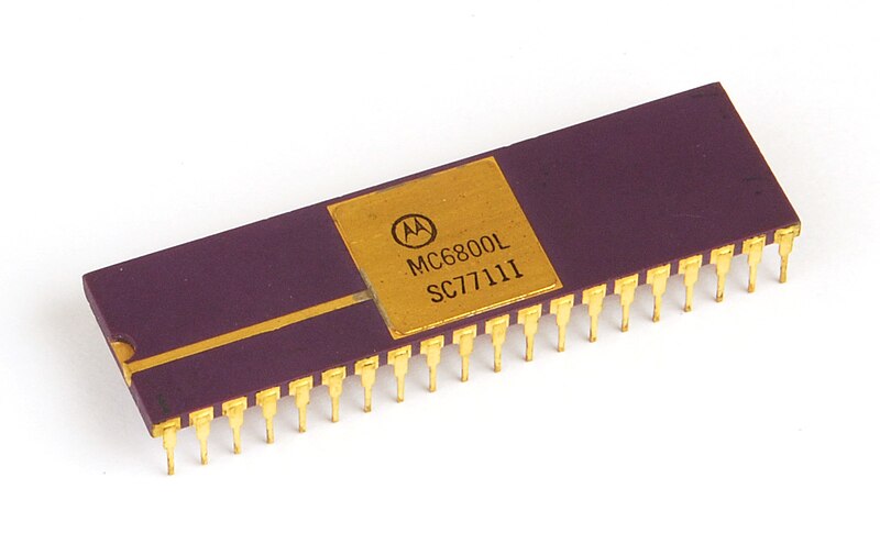 File:Motorola MC6800 microprocessor.jpg