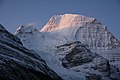 Mount Robson at dawn.jpg