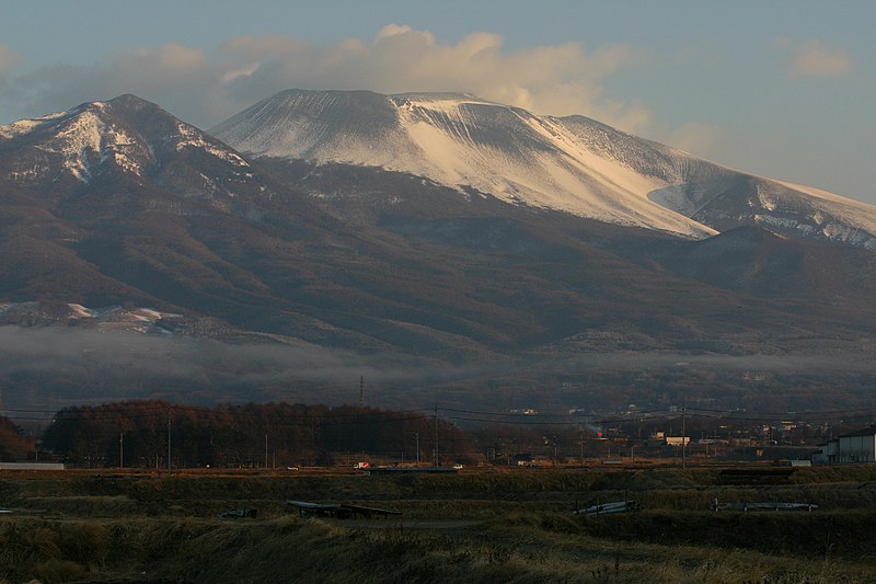 File:Mt.Asama2 (From saku city).jpg