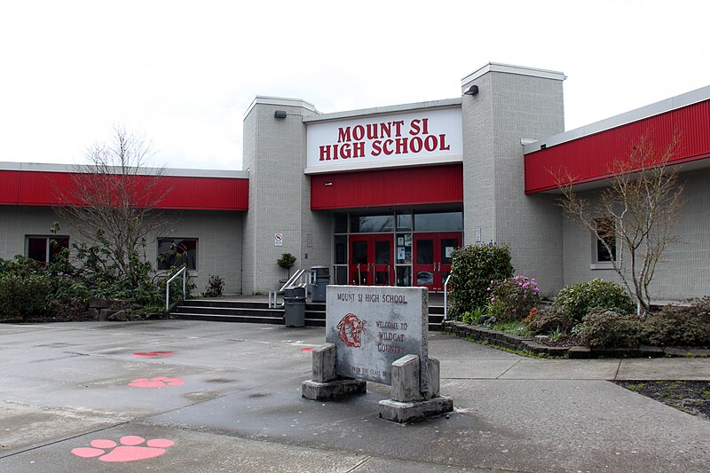 File:Mt Si High School 4-2-2011.jpg