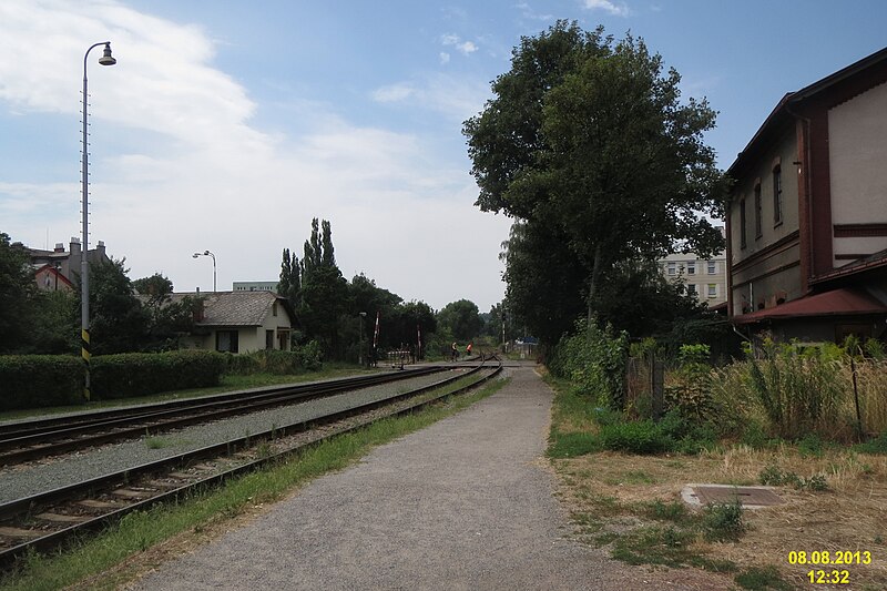 File:Náchod station approach (10960241856).jpg