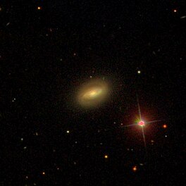 ’n 2MASS-beeld van NGC 3.