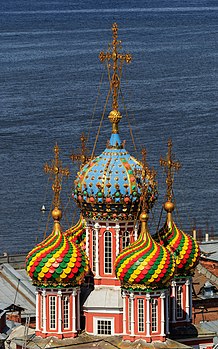 Cúpulas bulbosas da igreja Stroganov em Nijni Novgorod, Rússia. (definição 3 420 × 5 472)