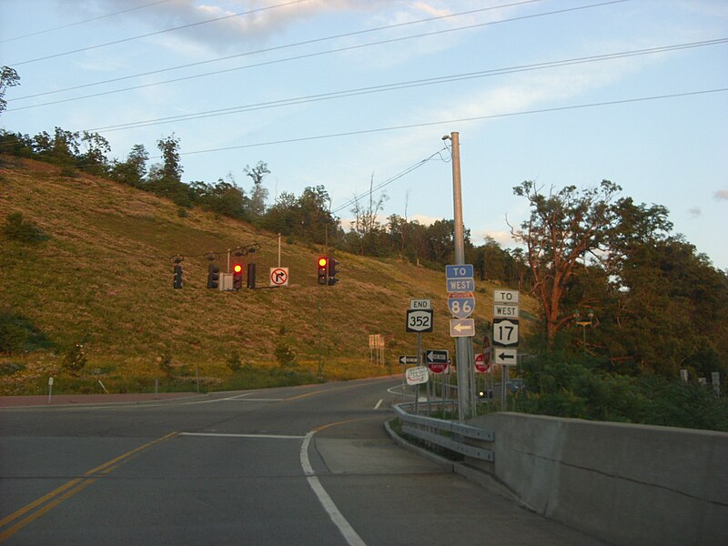 File:NY 352E at NY 17.jpg