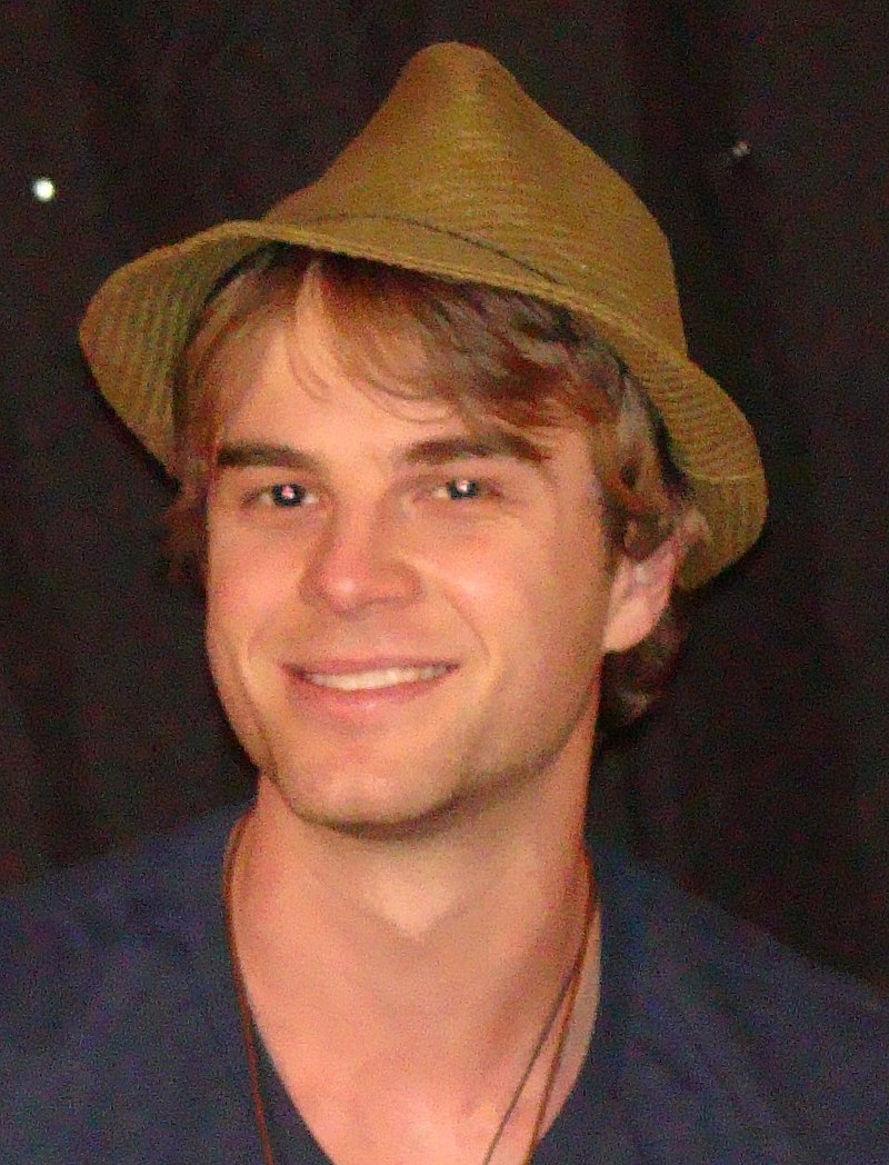 Nathaniel Buzolic – Wikipédia, a enciclopédia livre