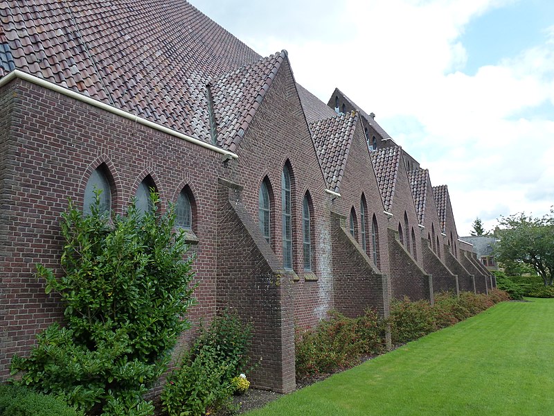 File:O.L.V. Hemelvaartkerk in Nieuwkoop. Steunberen.JPG