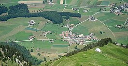 Oberstocken desa dari puncak Stockhorn